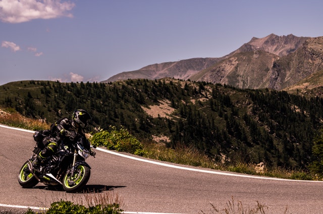 Jazda na motorke, hory, okolitá príroda
